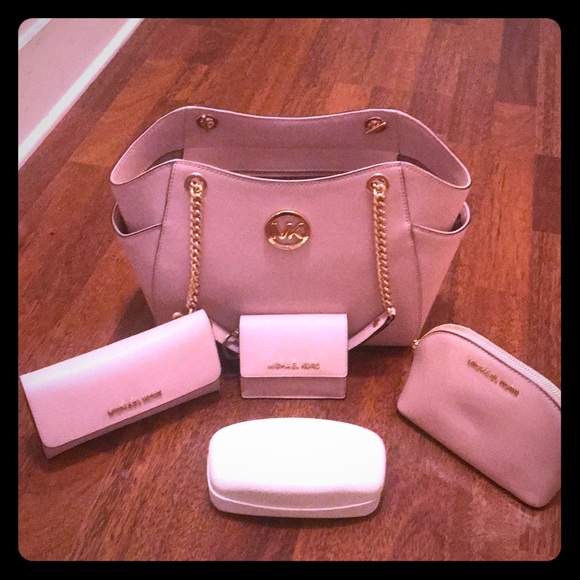 ❤️ Michael Kor’s Blossom Blush Purse Set ❤️ - Picture 1 of 1